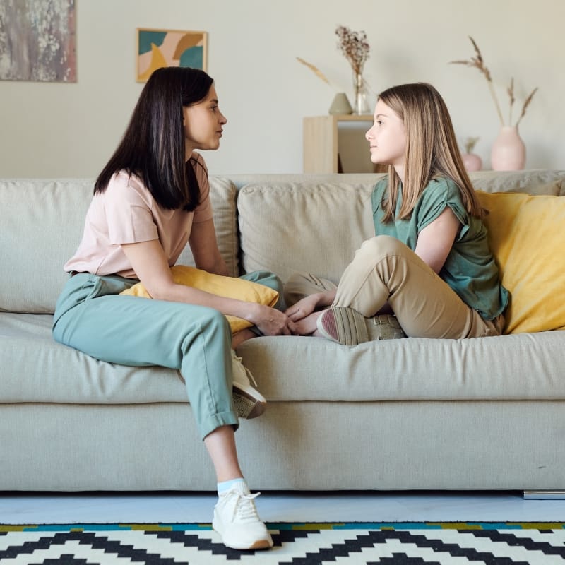 mom-talking-to-teen-daughter